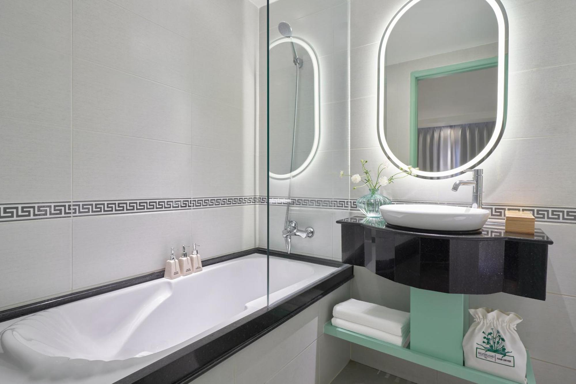 Silverland Sil Hotel Ho Chi Minh City Exterior photo